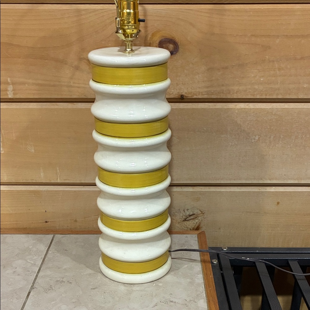 Vintage Howard Kron Ceramic Table Lamp in Cream and Mustard Yellow
